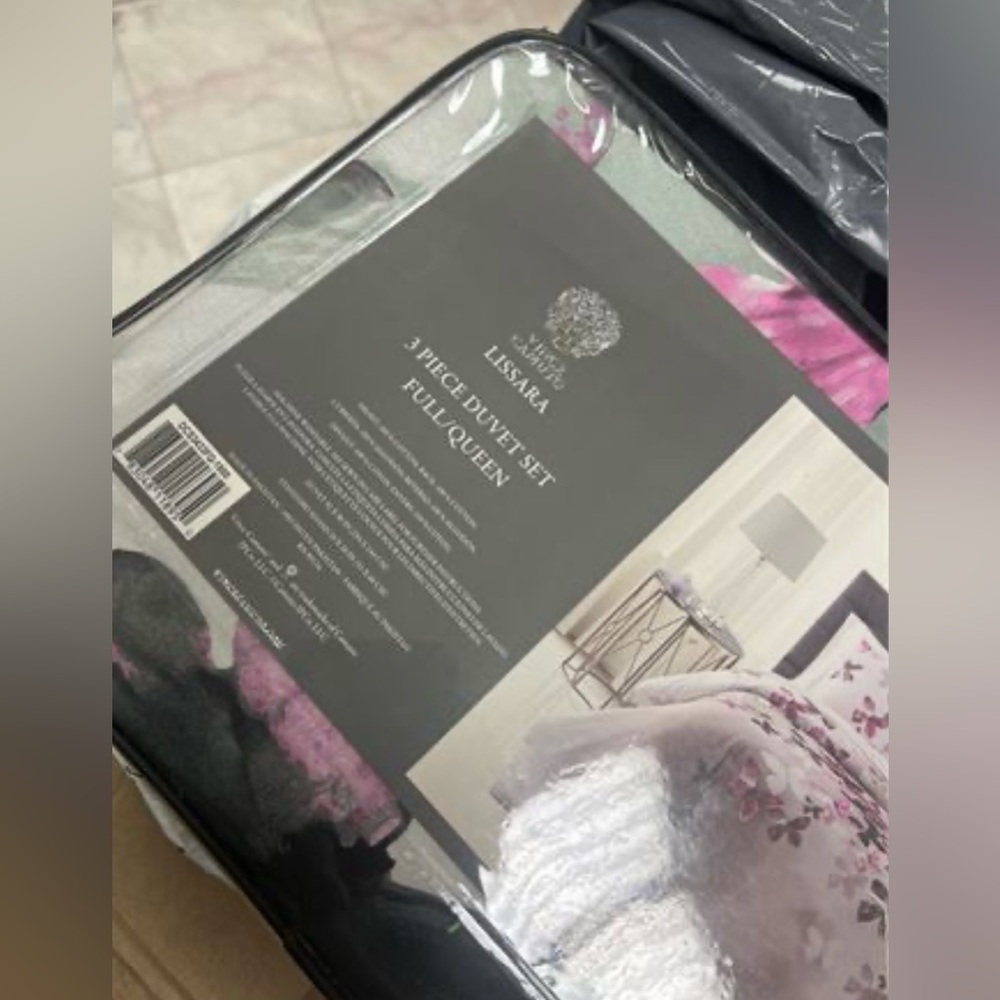 Vince Camuto Lissara 3 Piece Duvet Cover Set Queen - Picture 5 of 6